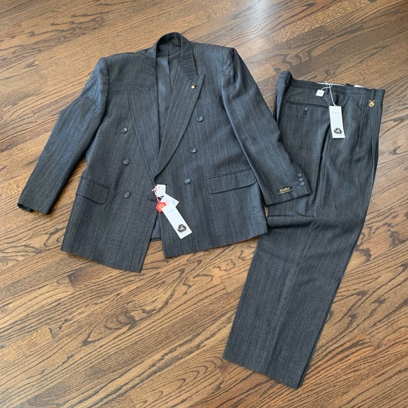 New Goldlion Men’s Suit Asia Sizing, around size 40 Canadian - Picture 1 of 16